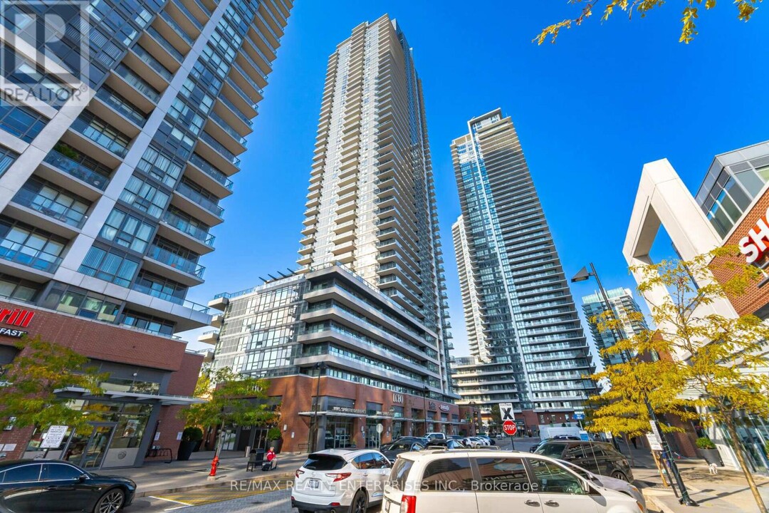 2220-2220 Lake Shore Blvd W in Toronto, ON - Building Photo