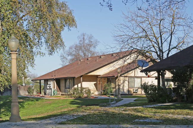 Linmar Apartments in Kingsburg, CA - Building Photo - Building Photo