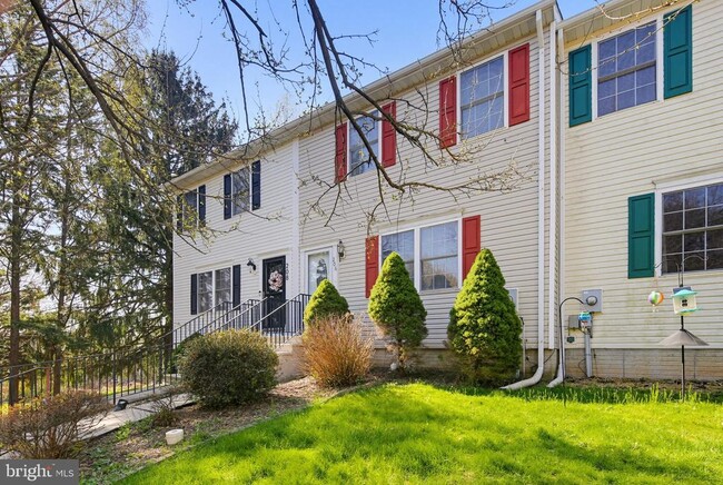 property at 206 N Towne Ct