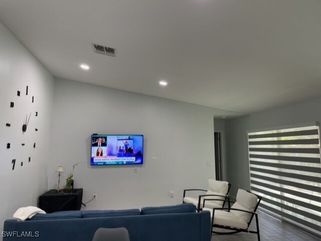 6396 Royal Woods Dr in Ft. Myers, FL - Foto de edificio - Building Photo