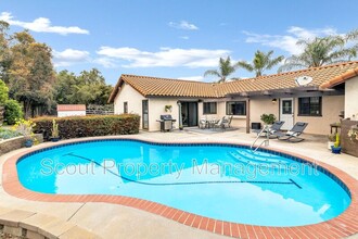 1028 Capra Way in Fallbrook, CA - Building Photo - Building Photo