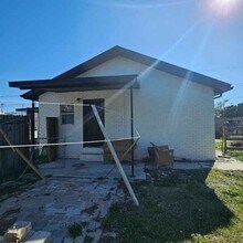 4 Sandy Ln in Auburndale, FL - Building Photo - Building Photo