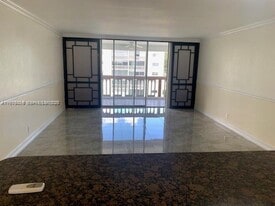 901 NE 14th Ave in Hallandale Beach, FL - Building Photo