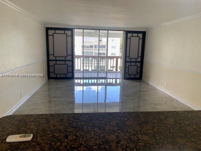 901 NE 14th Ave in Hallandale Beach, FL - Foto de edificio - Building Photo