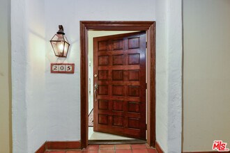 11755 Montana Ave in Los Angeles, CA - Foto de edificio - Building Photo