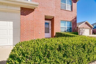 8211 Leaning Oak Ct in Arlington, TX - Building Photo - Building Photo