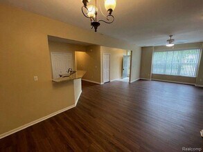 13383 Forest Ridge Blvd in Sterling Heights, MI - Building Photo - Building Photo