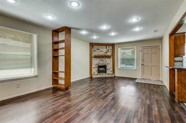 110 Crandall Rd in Irving, TX - Building Photo - Building Photo