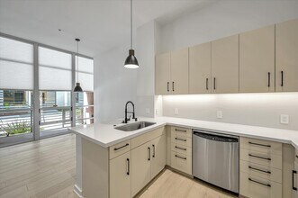 325 Berry St, Unit 103 in San Francisco, CA - Foto de edificio - Building Photo