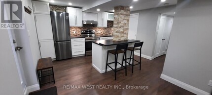 19 Elmbrook Crescent in Toronto, ON - Building Photo - Building Photo