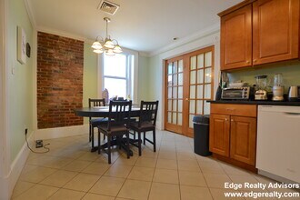 14 Sutherland Rd in Boston, MA - Foto de edificio - Building Photo