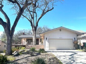 18072 Jayhawk Dr in Penn Valley, CA - Building Photo
