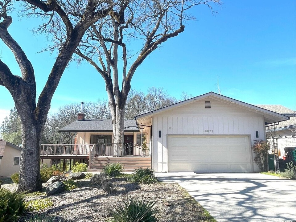 18072 Jayhawk Dr in Penn Valley, CA - Building Photo
