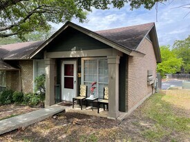 1015 E Yager Ln, Unit 108 in Austin, TX - Building Photo