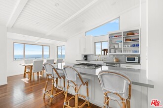 31671 E Sea Level Dr in Malibu, CA - Building Photo - Building Photo