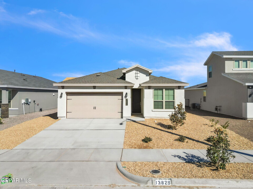 13829 Madero Dr in El Paso, TX - Building Photo