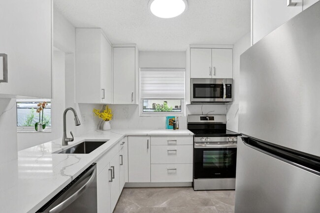 604 SE 4th Ave in Delray Beach, FL - Building Photo - Building Photo