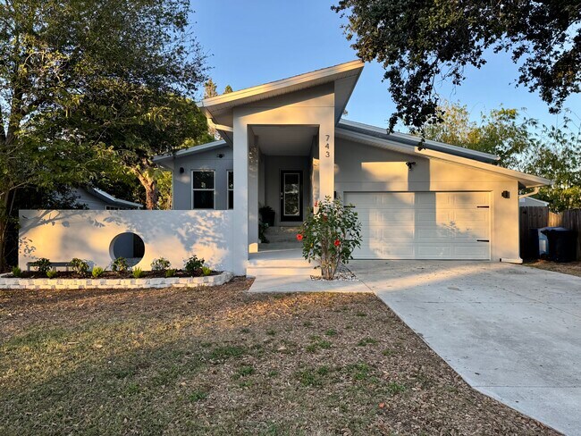 743 64th Ave N in St. Petersburg, FL - Building Photo - Building Photo