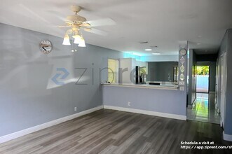 9761 Riverside Dr in Coral Springs, FL - Building Photo - Building Photo