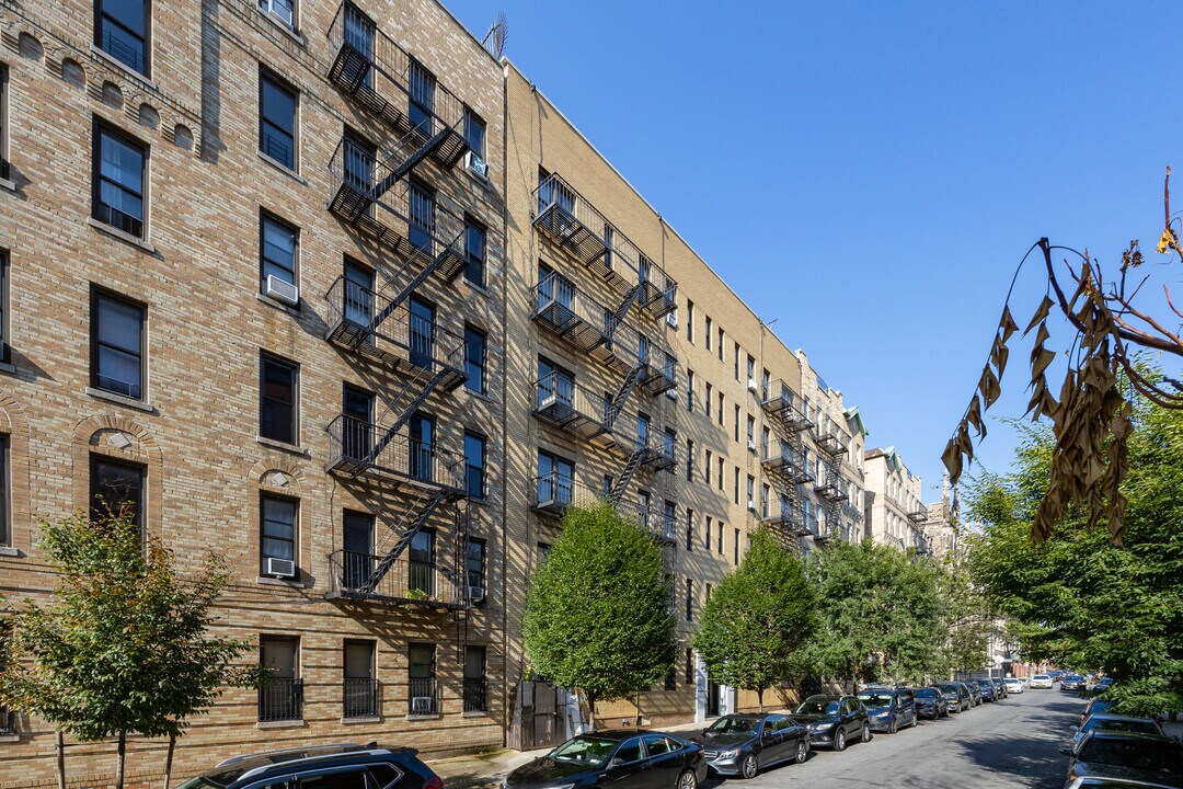 120-122 Odell Clark Pl in New York, NY - Building Photo
