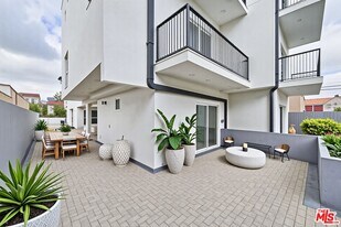 1108 Queen Anne Pl in Los Angeles, CA - Building Photo