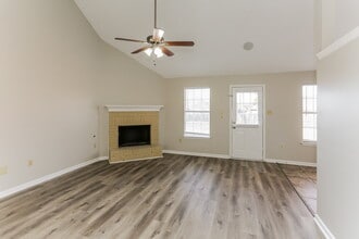 6688 Ross Manor Dr in Memphis, TN - Building Photo - Building Photo