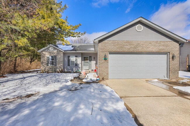 753 Forest Green Dr in O'Fallon, IL - Building Photo - Building Photo