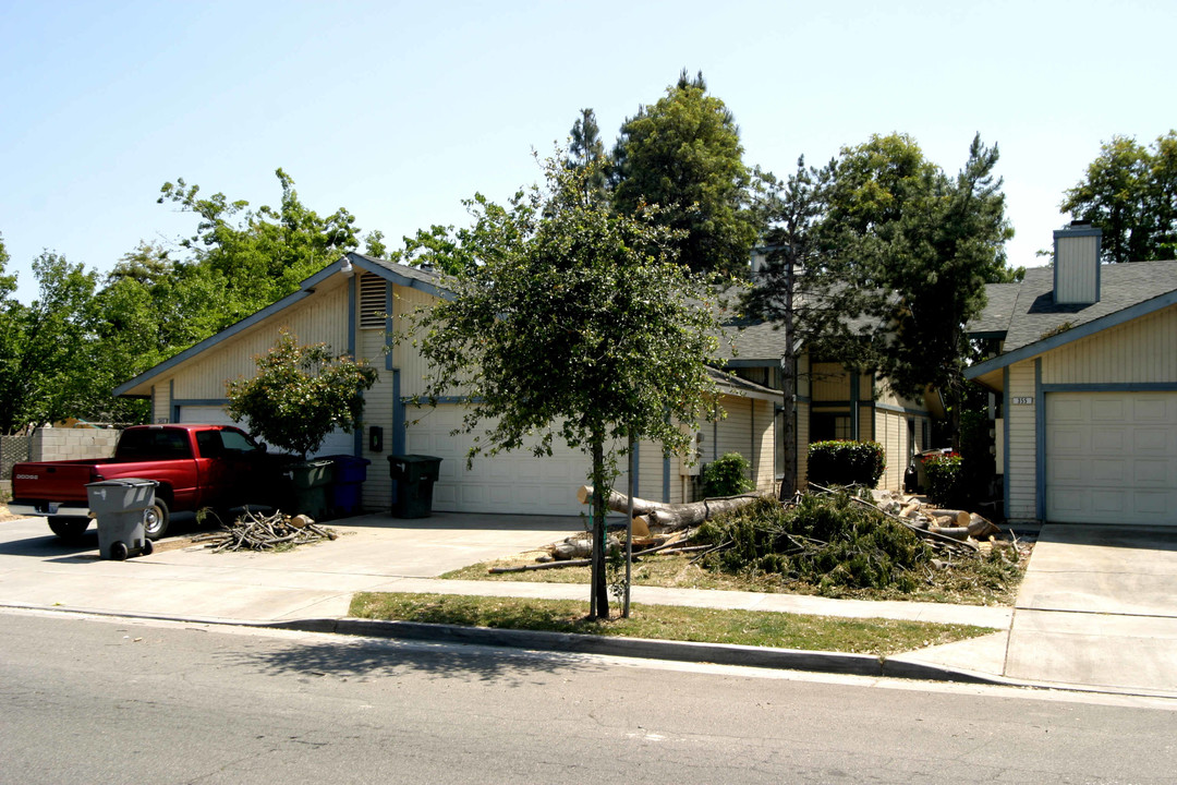 343-391 W Herndon Ave in Pinedale, CA - Building Photo