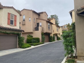 130 Tall Oak in Irvine, CA - Building Photo - Building Photo