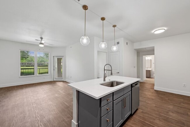 12076 Broadway St in Pearland, TX - Building Photo - Building Photo