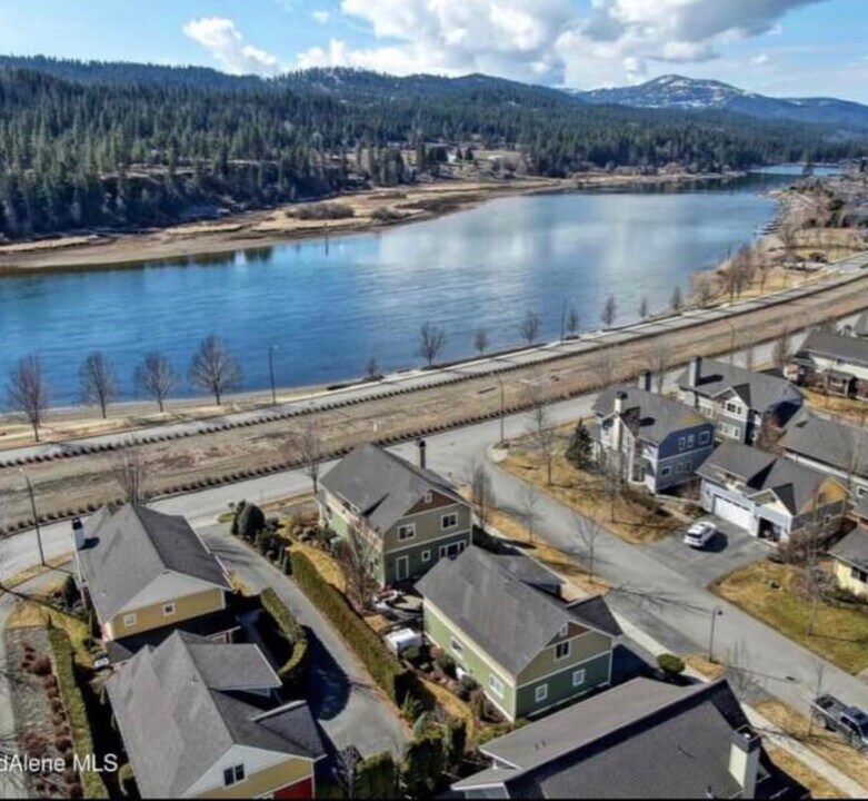 4047 W Shoreview Ln in Coeur d'Alene, ID - Building Photo
