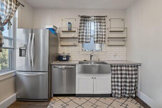 18 Charles St in Jersey City, NJ - Building Photo - Building Photo