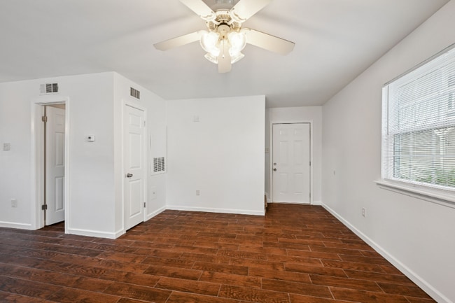 713 Heavens Dr in Mandeville, LA - Building Photo - Building Photo