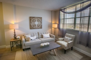 Lakeview Tower-62+ Community in Winter Haven, FL - Building Photo