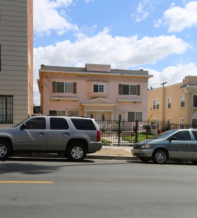 744 S New Hampshire Ave in Los Angeles, CA - Building Photo - Building Photo