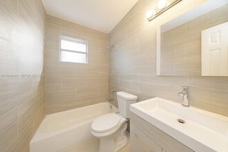 5740 Mayo St in Hollywood, FL - Building Photo - Building Photo