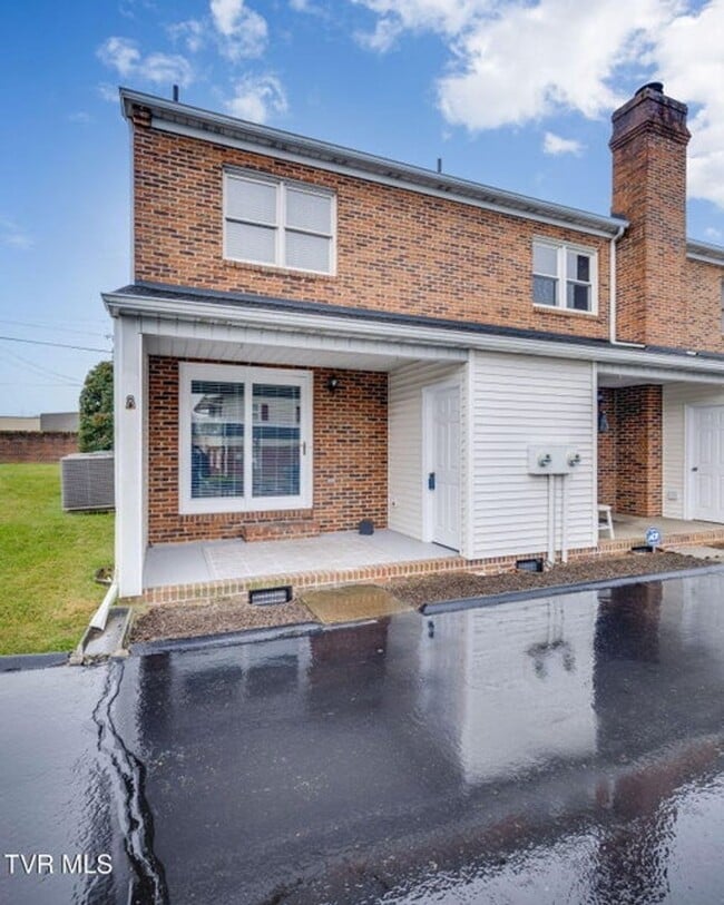 1024 Konnarock Rd in Kingsport, TN - Building Photo - Building Photo