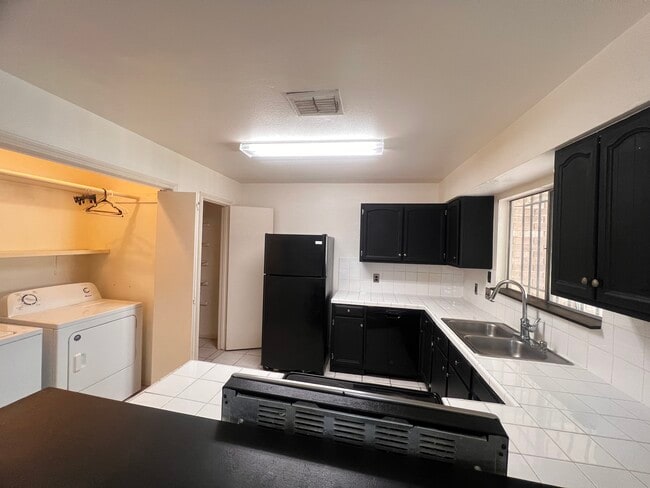 8870 Kempwood Dr in Houston, TX - Foto de edificio - Building Photo