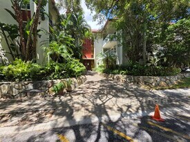 1012 Pearce Dr in Clearwater, FL - Building Photo