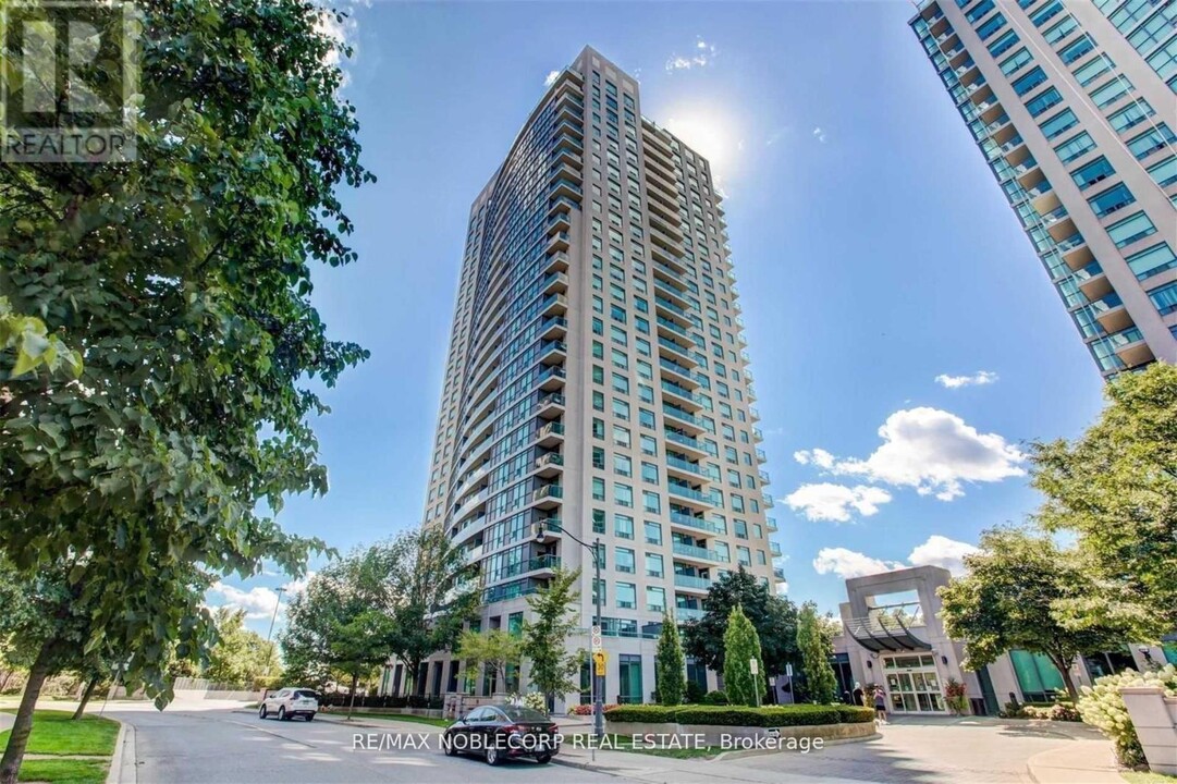 30-2930 Harrison Garden Blvd in Toronto, ON - Building Photo