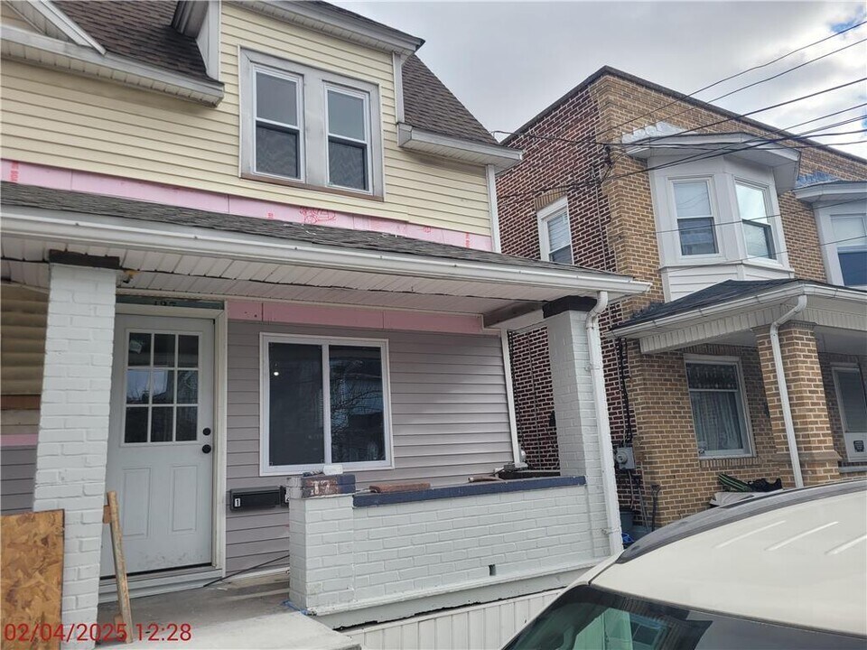 127 S Church St-Unit -2 in Nazareth, PA - Foto de edificio