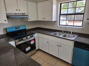 313 Oxford Ct in Mary Esther, FL - Building Photo - Building Photo