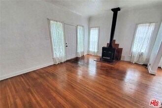 813 N Poinsettia Pl in Los Angeles, CA - Building Photo - Building Photo