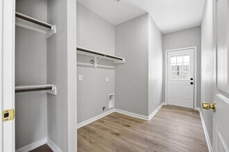 1915 Ross Ave in Cleveland, TX - Foto de edificio - Building Photo