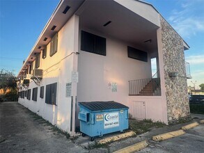 15 W 9th St in Hialeah, FL - Building Photo - Building Photo