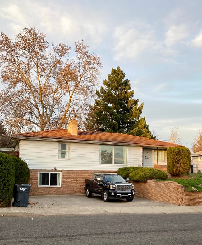 property at 535 SE Scenic View Dr