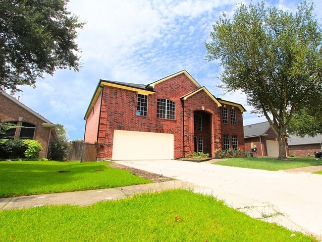 203 Green Cedar Dr in League City, TX - Building Photo - Building Photo