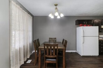 1622 Iowa St in Bloomington, IL - Building Photo - Building Photo