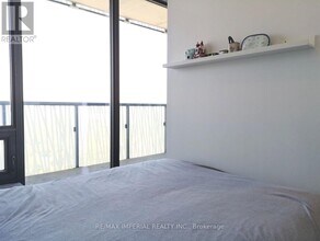 50 Charles St E in Toronto, ON - Building Photo - Building Photo