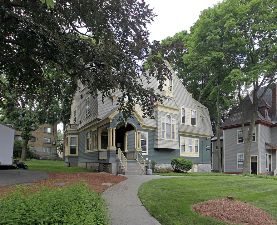 41 Cedar St in Worcester, MA - Building Photo